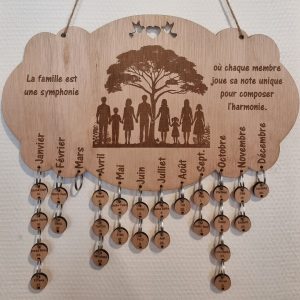 Calendrier d'anniversaire en bois